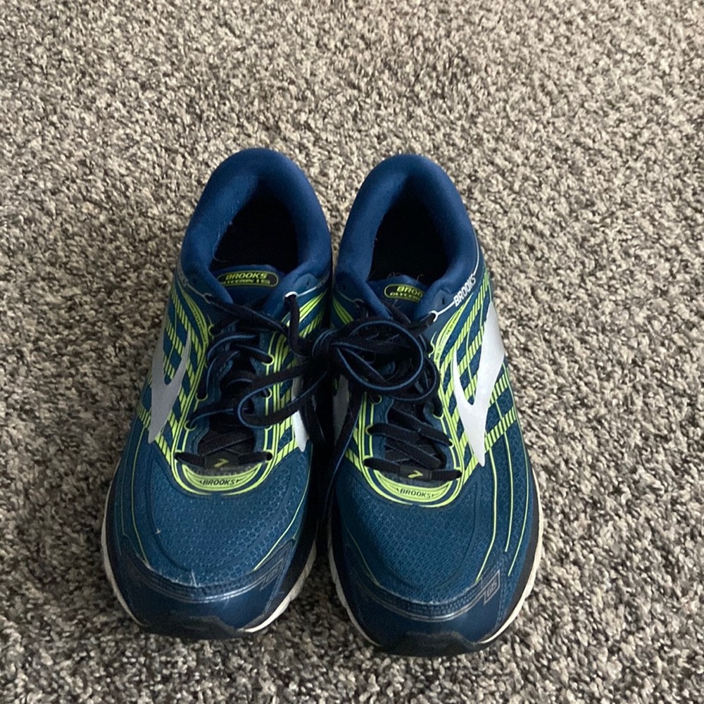 Brooks Sneakers